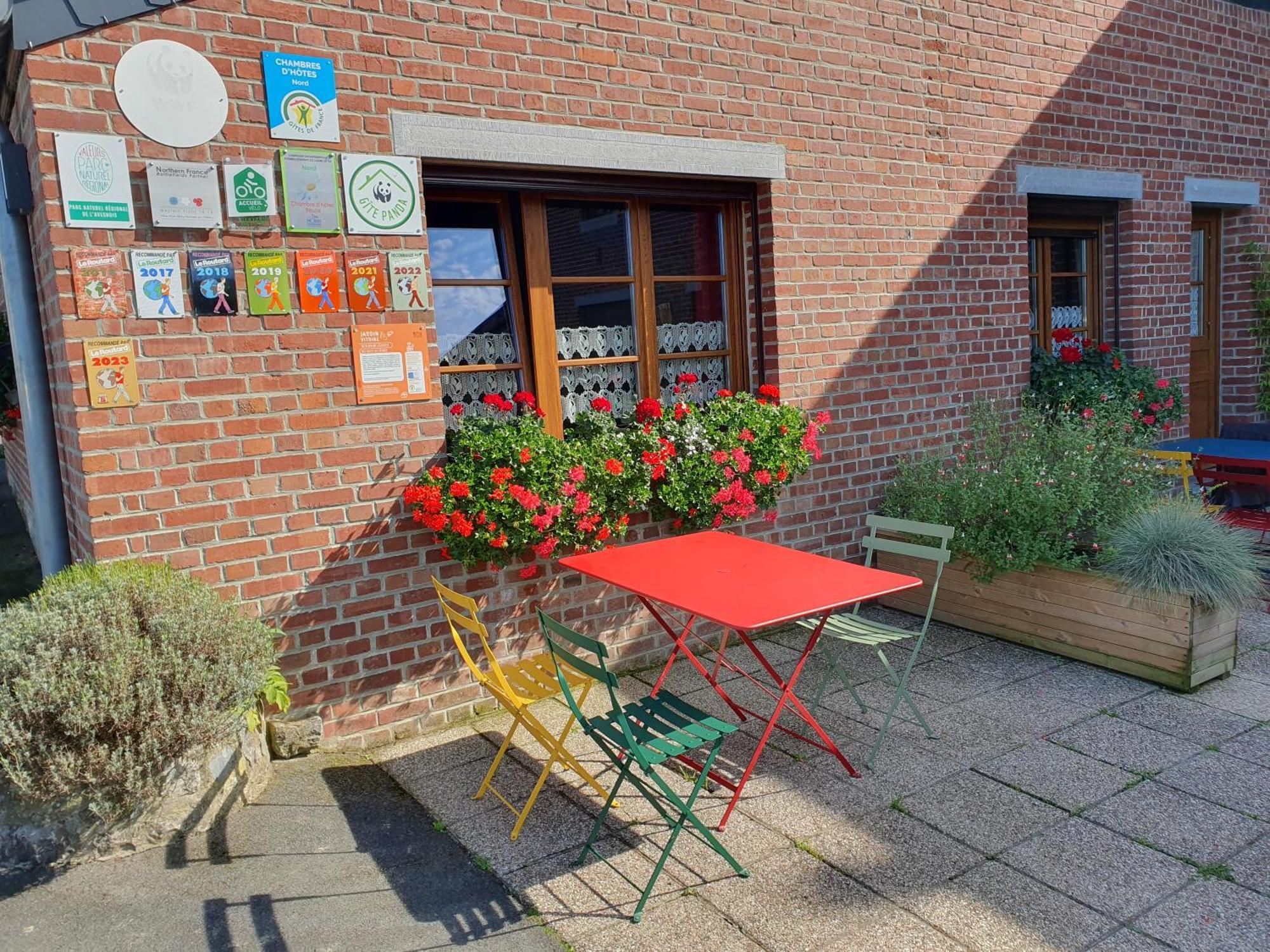 Les Mout'Anes Bed & Breakfast Saint-Hilaire-sur-Helpe Exterior photo