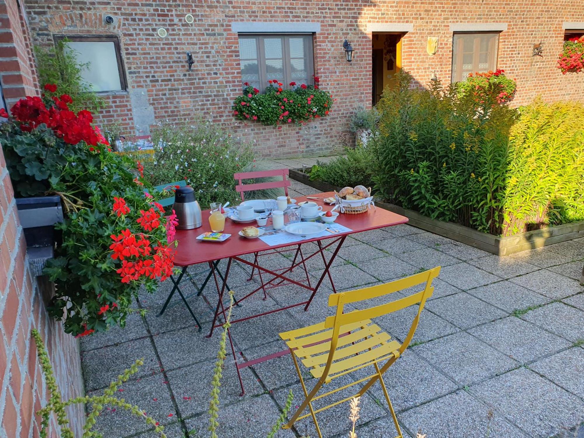 Les Mout'Anes Bed & Breakfast Saint-Hilaire-sur-Helpe Exterior photo